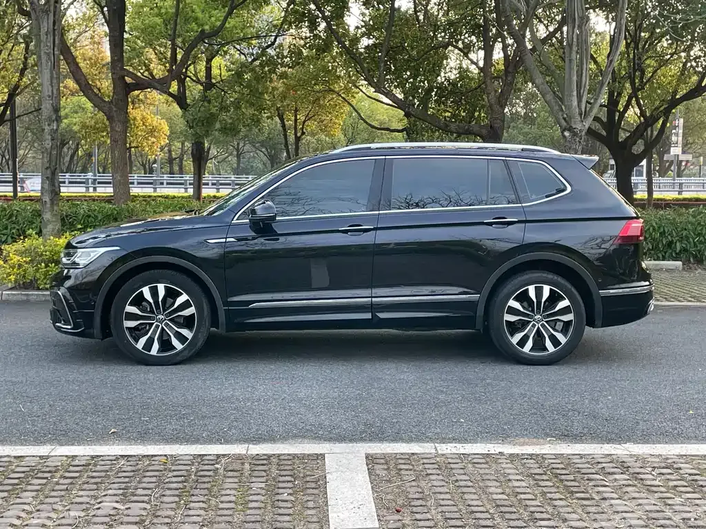 Volkswagen Tiguan L — фото 6