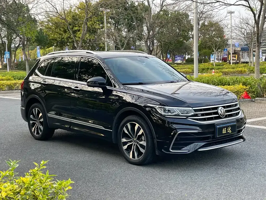 Volkswagen Tiguan L — фото 8