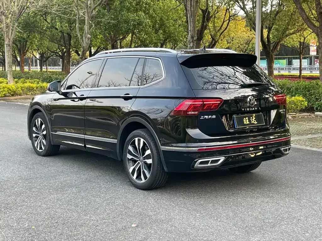 Volkswagen Tiguan L — фото 10
