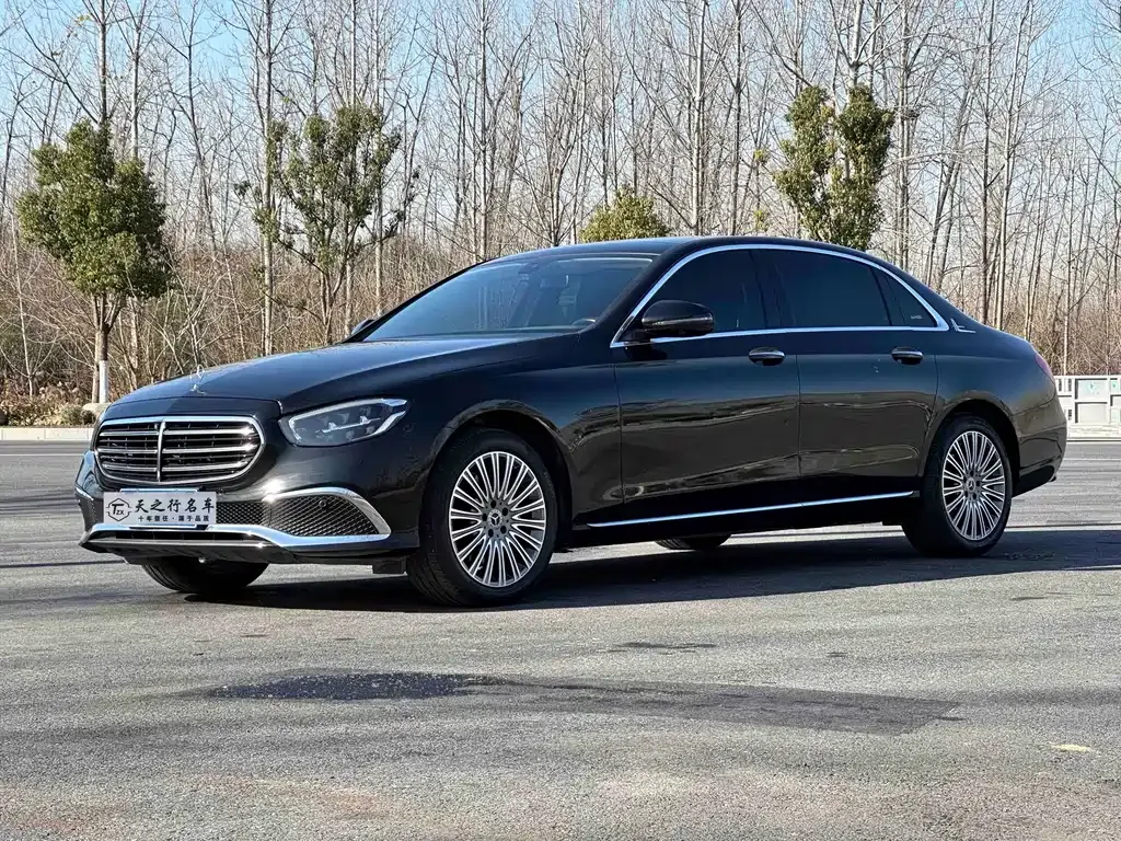 Mercedes-Benz E-Class — фото 1