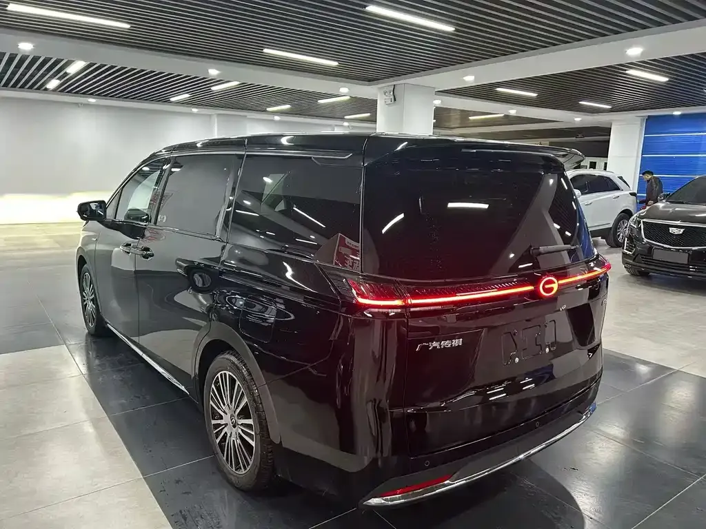 GAC Motor 传祺E8 PHEV — фото 8