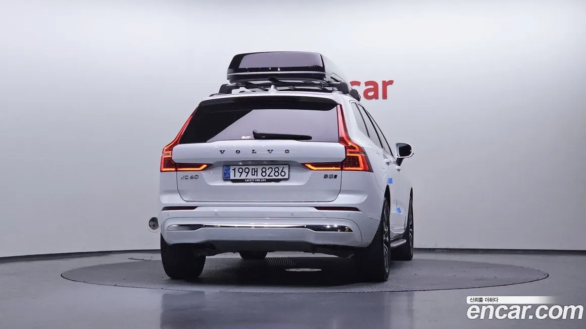 Volvo XC60 — фото 5