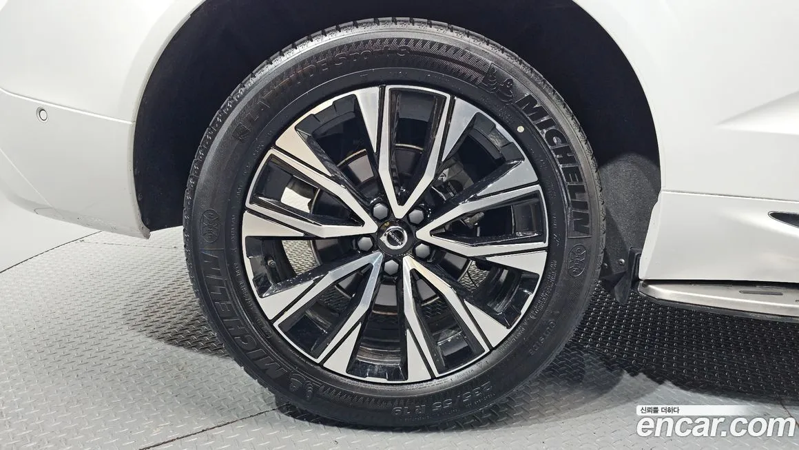Volvo XC60 — фото 10