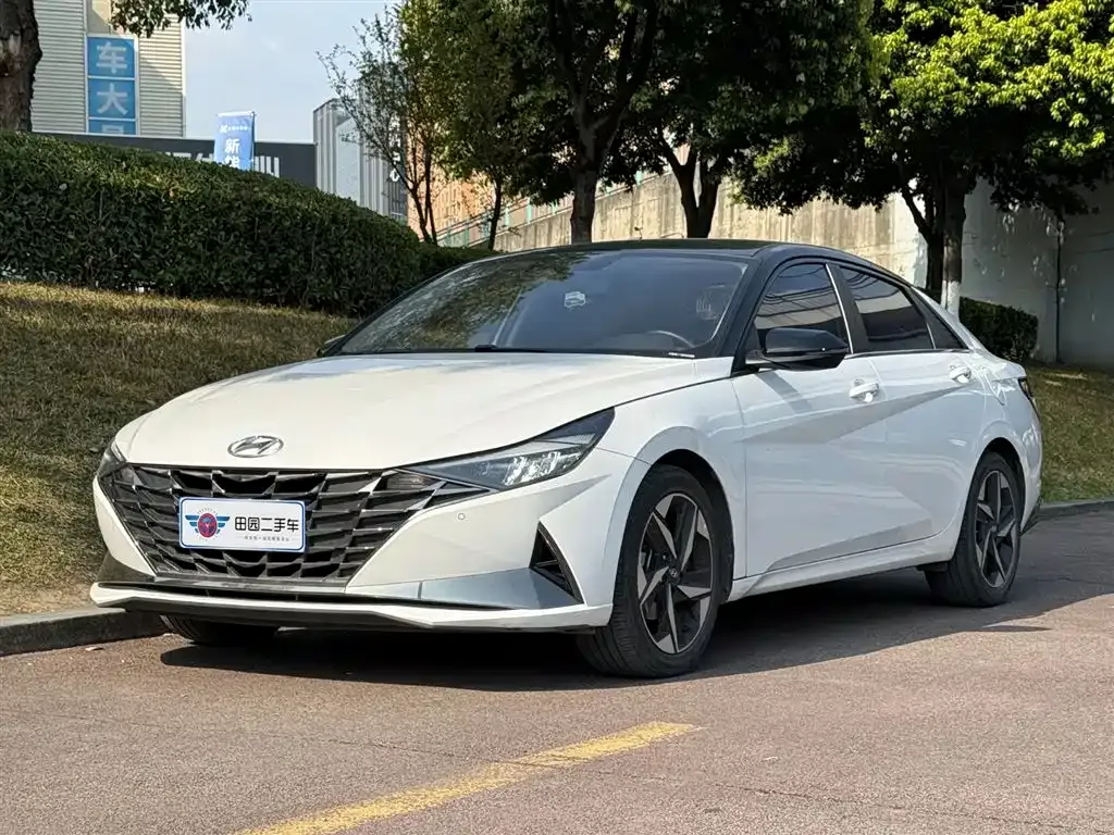 Hyundai Elantra — фото 1