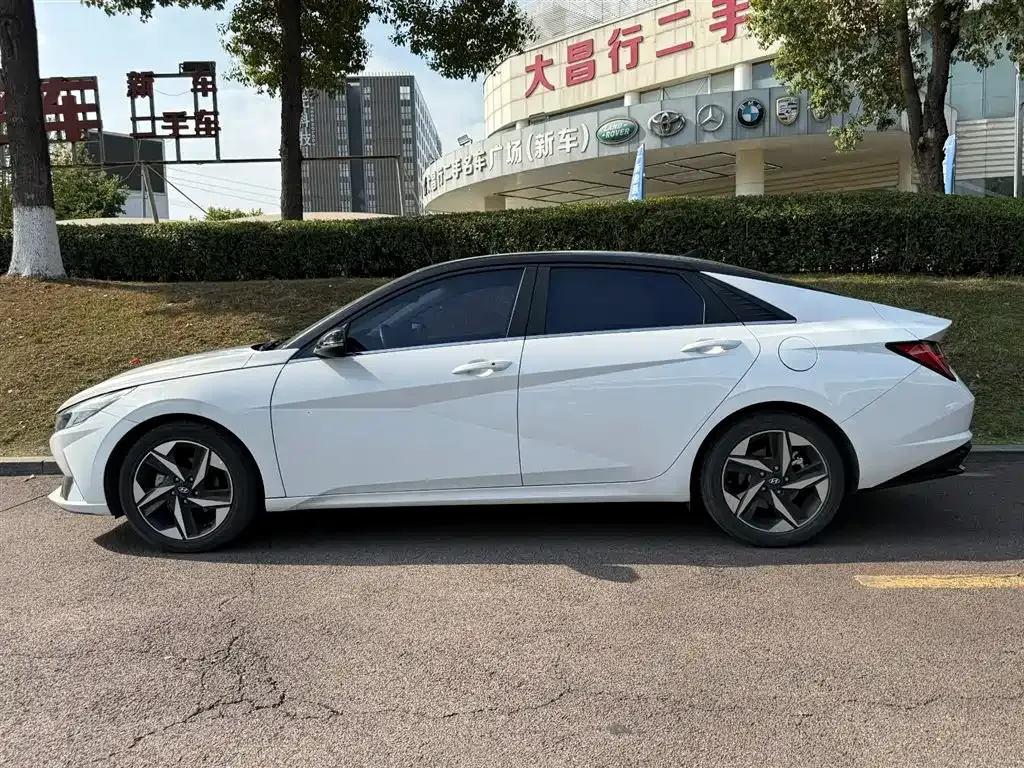 Hyundai Elantra — фото 8