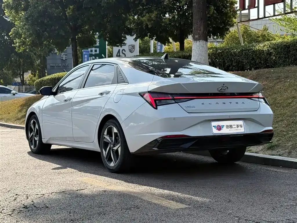 Hyundai Elantra — фото 7