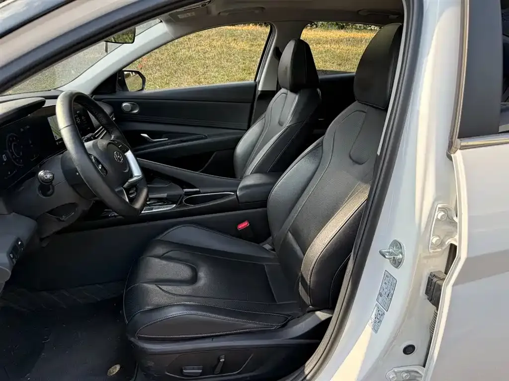 Hyundai Elantra — фото 2