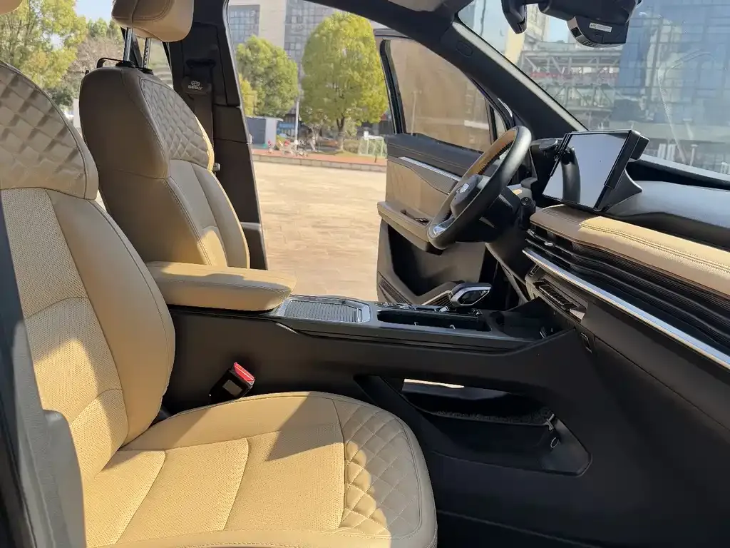 Geely Haoyue L 2023 из CN, фото 8