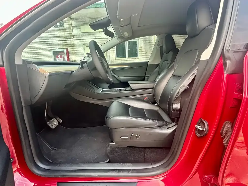 Tesla Model Y 2023 из CN, фото 2