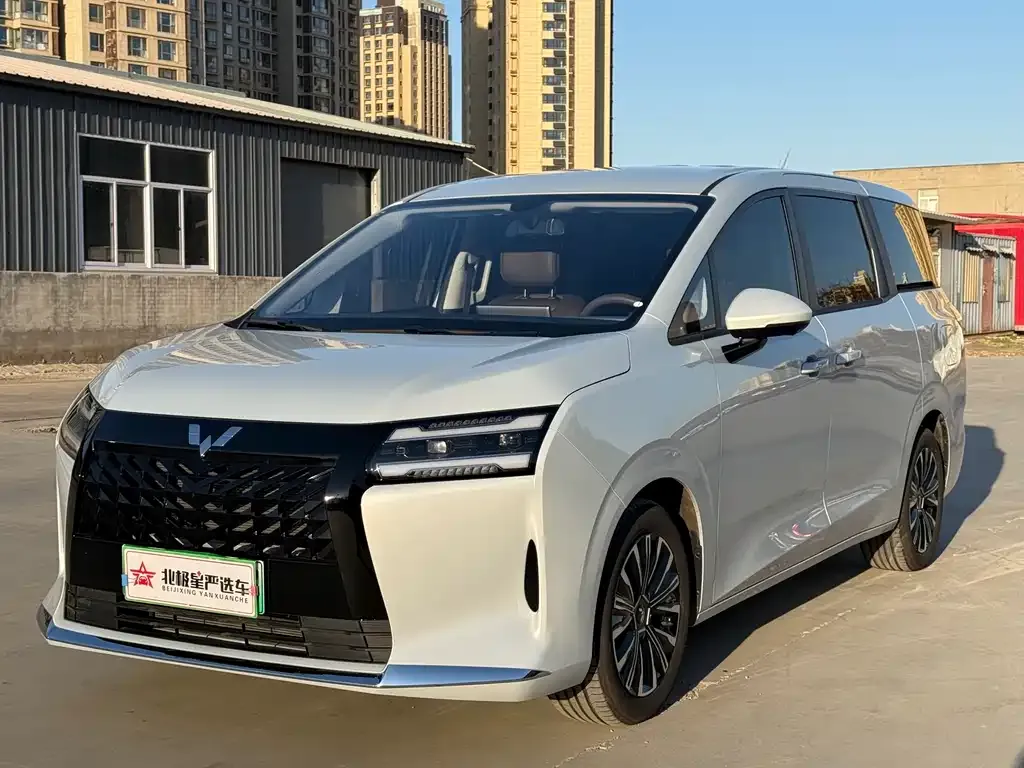 Wuling Starlight 730 New Energy — фото 1