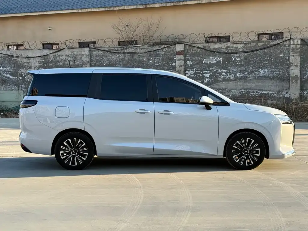 Wuling Starlight 730 New Energy — фото 8
