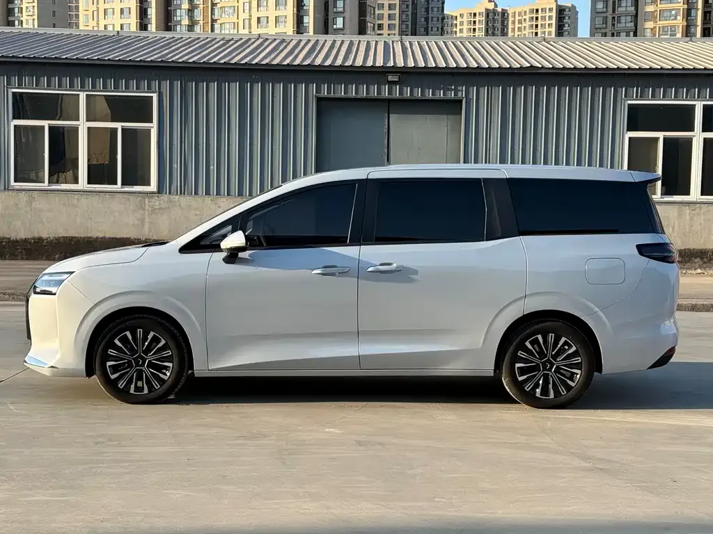 Wuling Starlight 730 New Energy — фото 9
