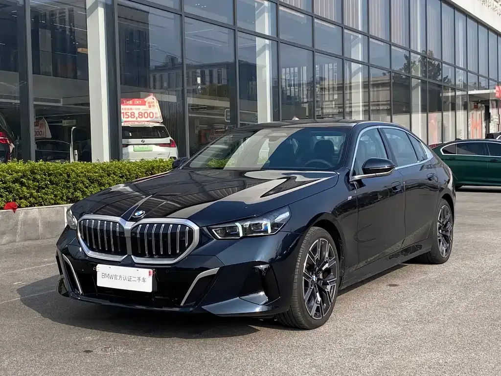 BMW 5 Series — фото 1