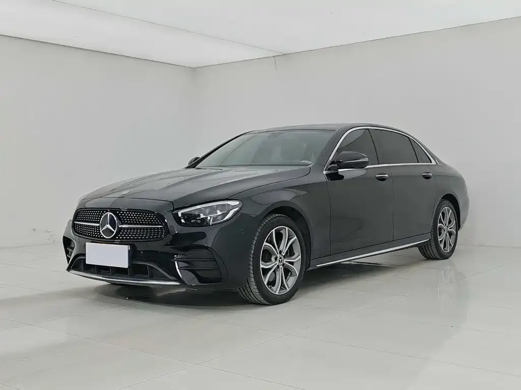 Mercedes-Benz E-Class — фото 1
