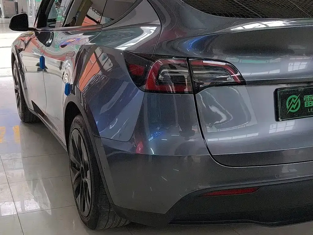 Tesla Model Y — фото 5