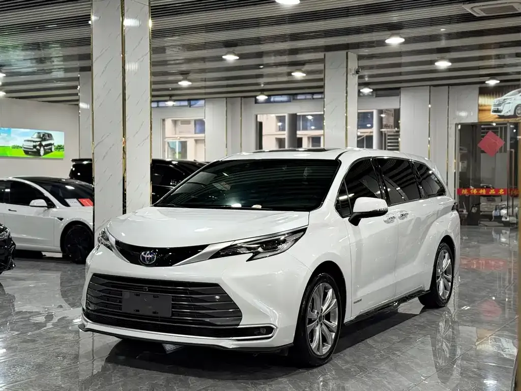 Toyota Sienna — фото 1