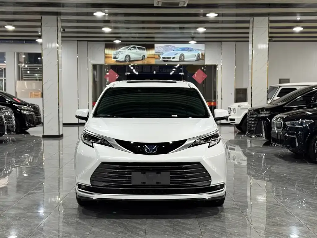 Toyota Sienna — фото 4