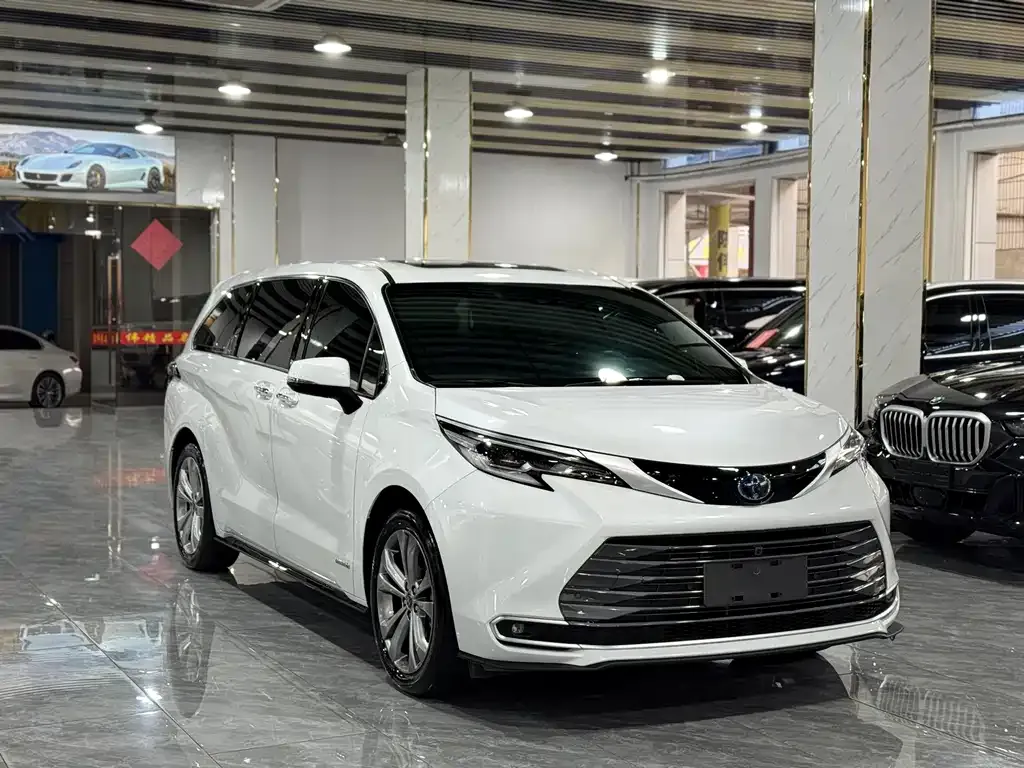 Toyota Sienna — фото 5