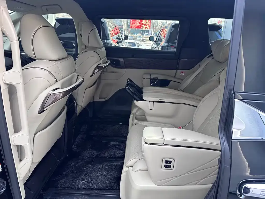 Toyota Vellfire 2023 из CN, фото 2