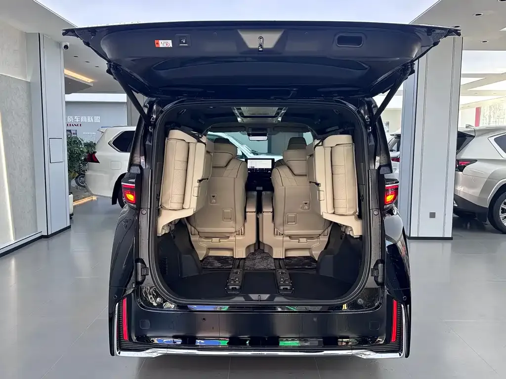 Toyota Vellfire 2023 из CN, фото 7