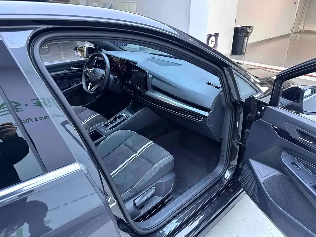 Volkswagen Golf 2022 из CN, фото 9