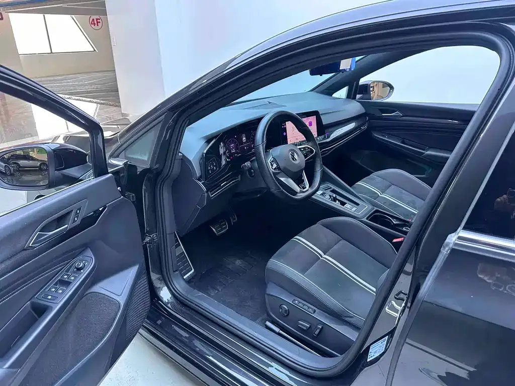 Volkswagen Golf 2022 из CN, фото 10