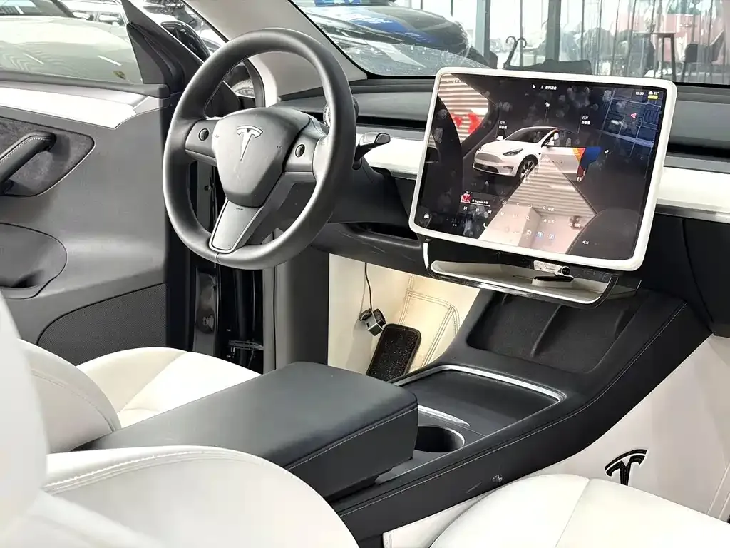 Tesla Model Y — фото 6