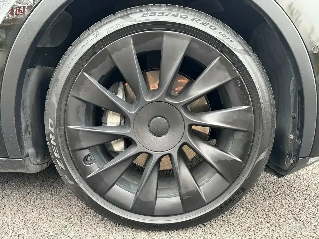 Tesla Model Y — фото 3