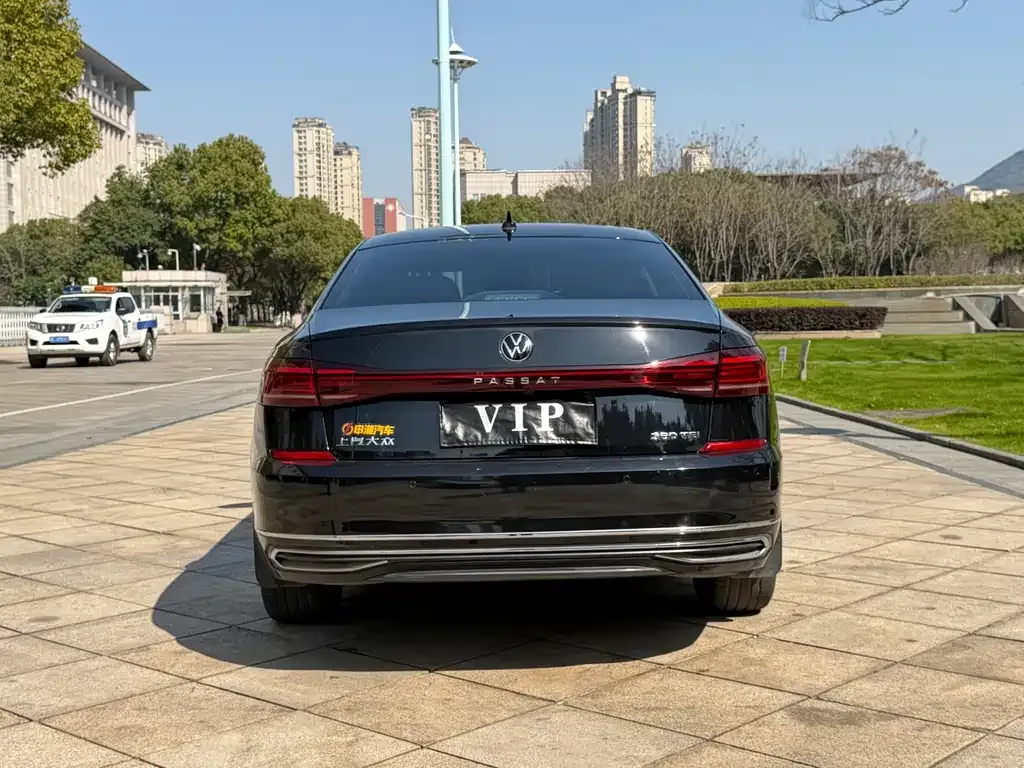 Volkswagen Passat — фото 8