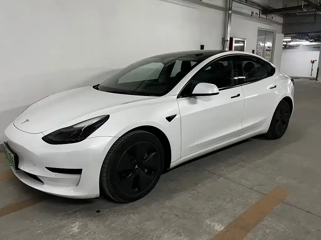 Tesla Model 3 — фото 1