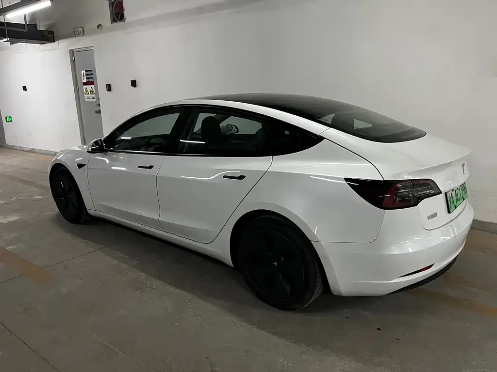 Tesla Model 3 — фото 4