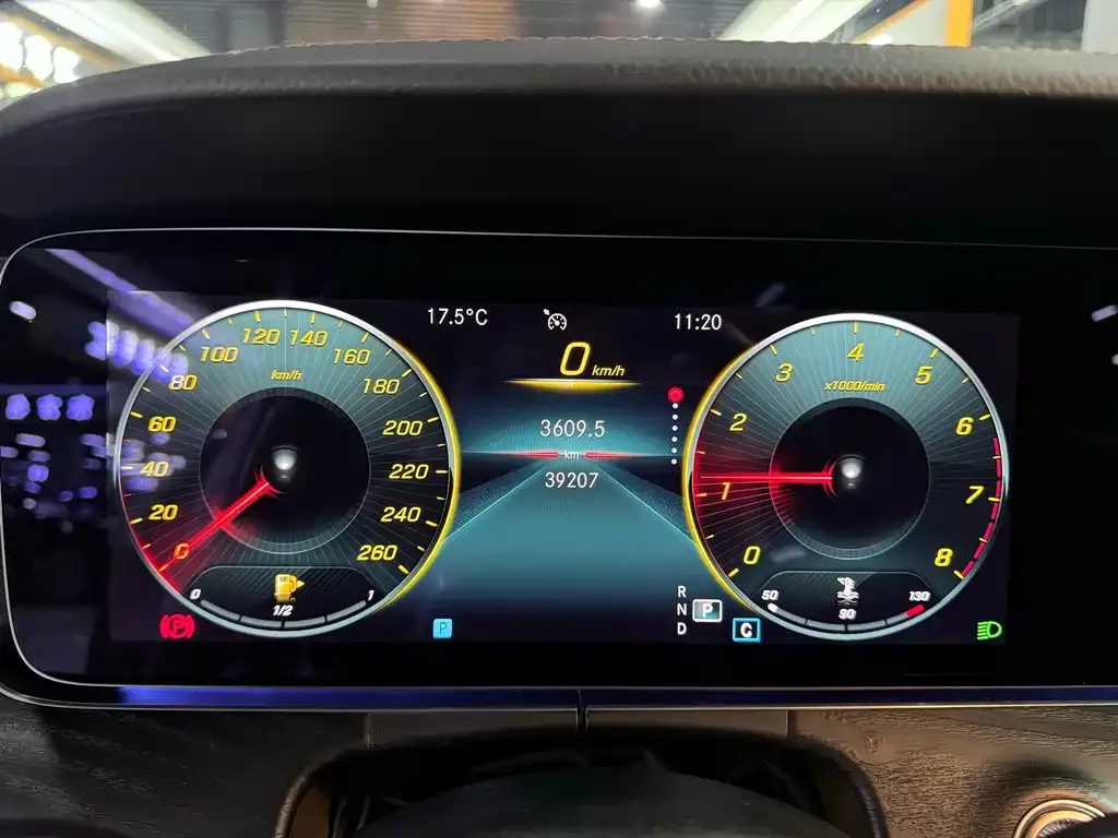 Mercedes-Benz E-Class — фото 10