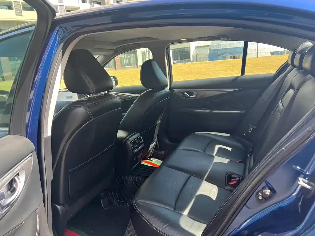 Infiniti Q50L 2021 из CN, фото 2