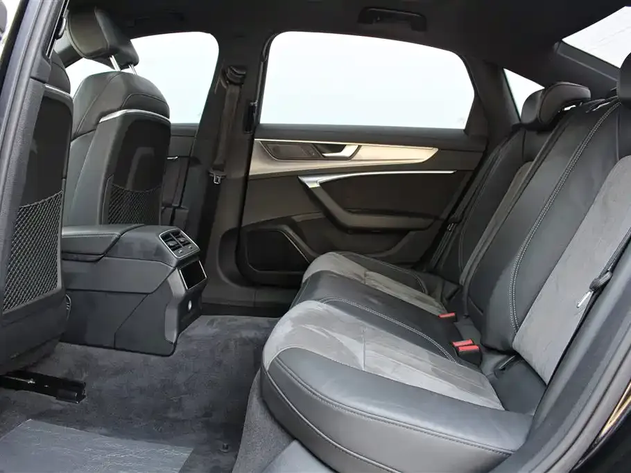 Audi A6L 2021 из CN, фото 6