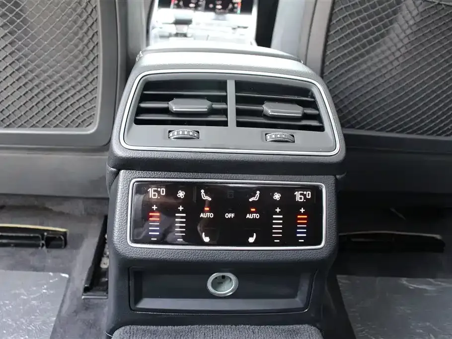 Audi A6L 2021 из CN, фото 10