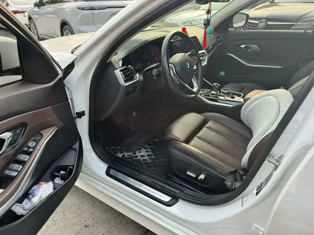BMW 3 Series 2022 из CN, фото 3