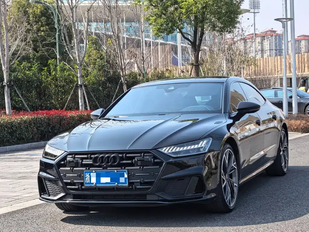 Audi A7L — фото 1