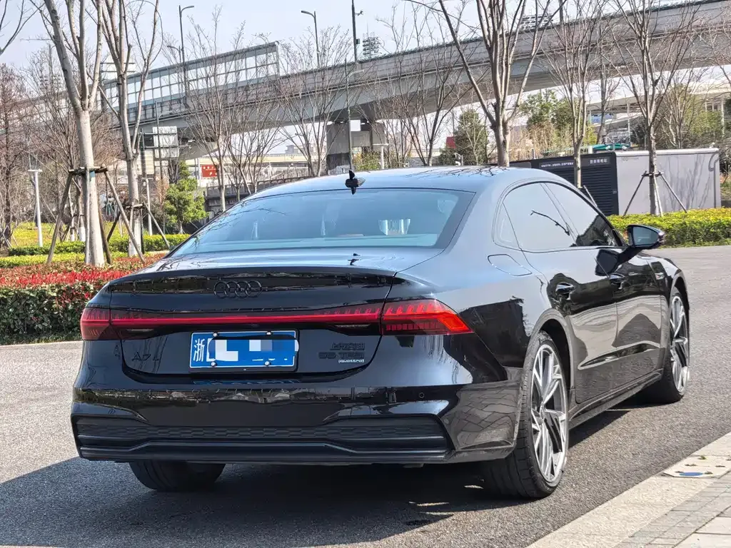 Audi A7L — фото 10
