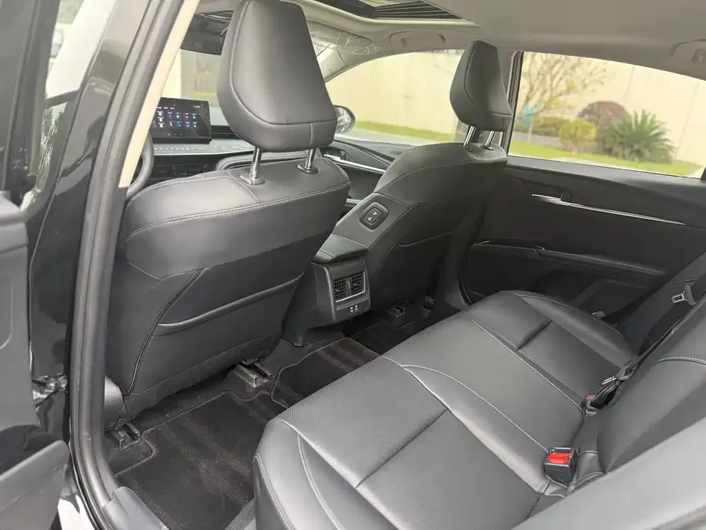 Toyota Camry 2025 из CN, фото 2