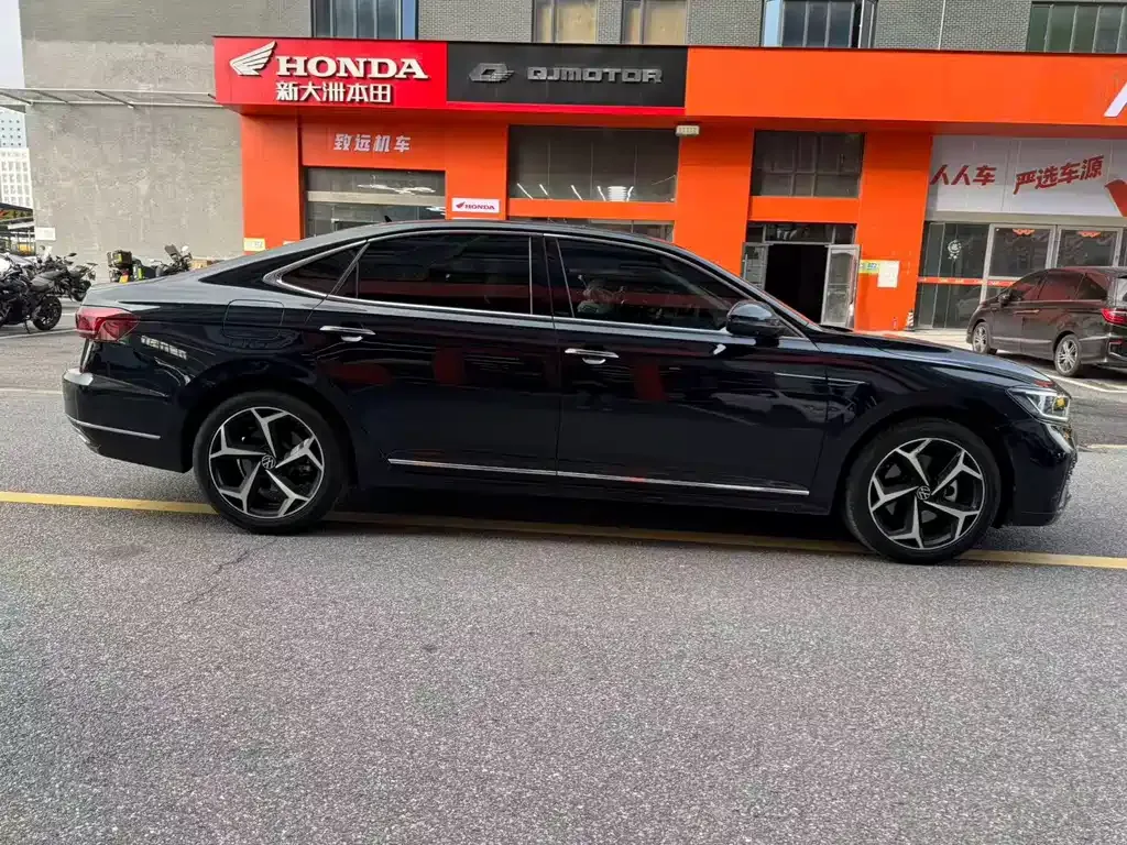 Volkswagen Passat 2023 из CN, фото 10