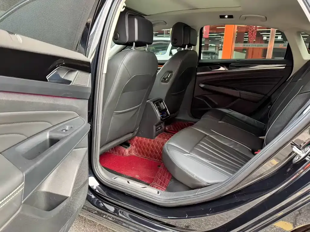 Volkswagen Passat 2023 из CN, фото 4