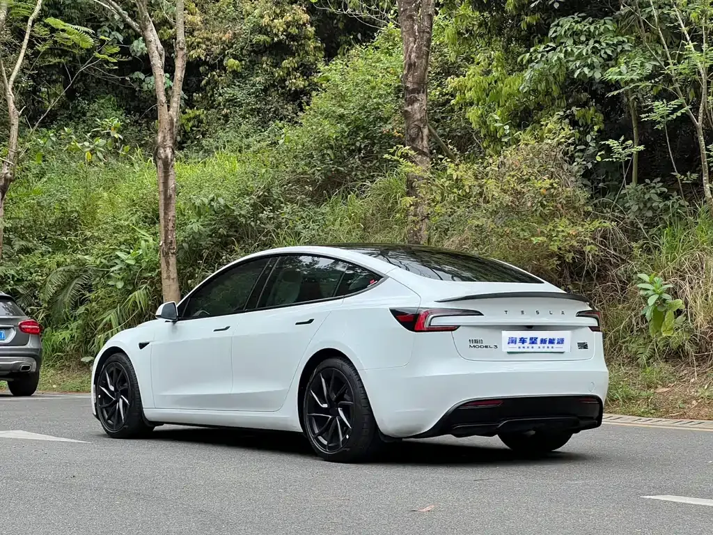 Tesla Model 3 — фото 6