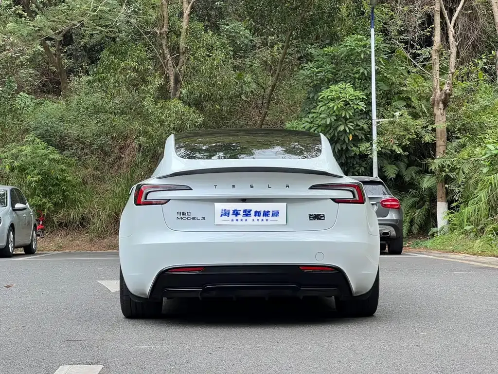 Tesla Model 3 — фото 10
