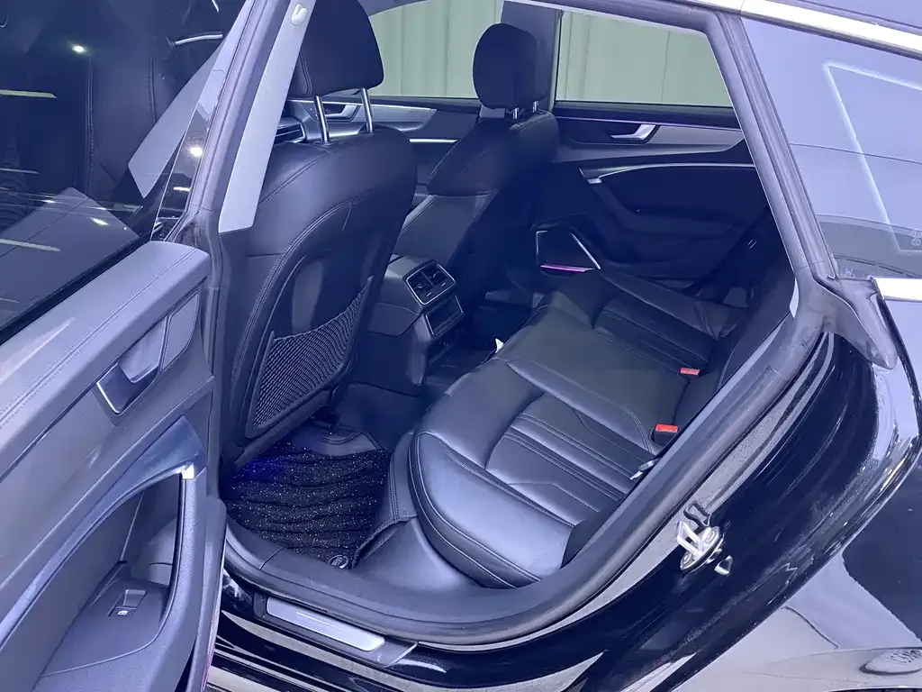 Audi A7 2021 из CN, фото 7
