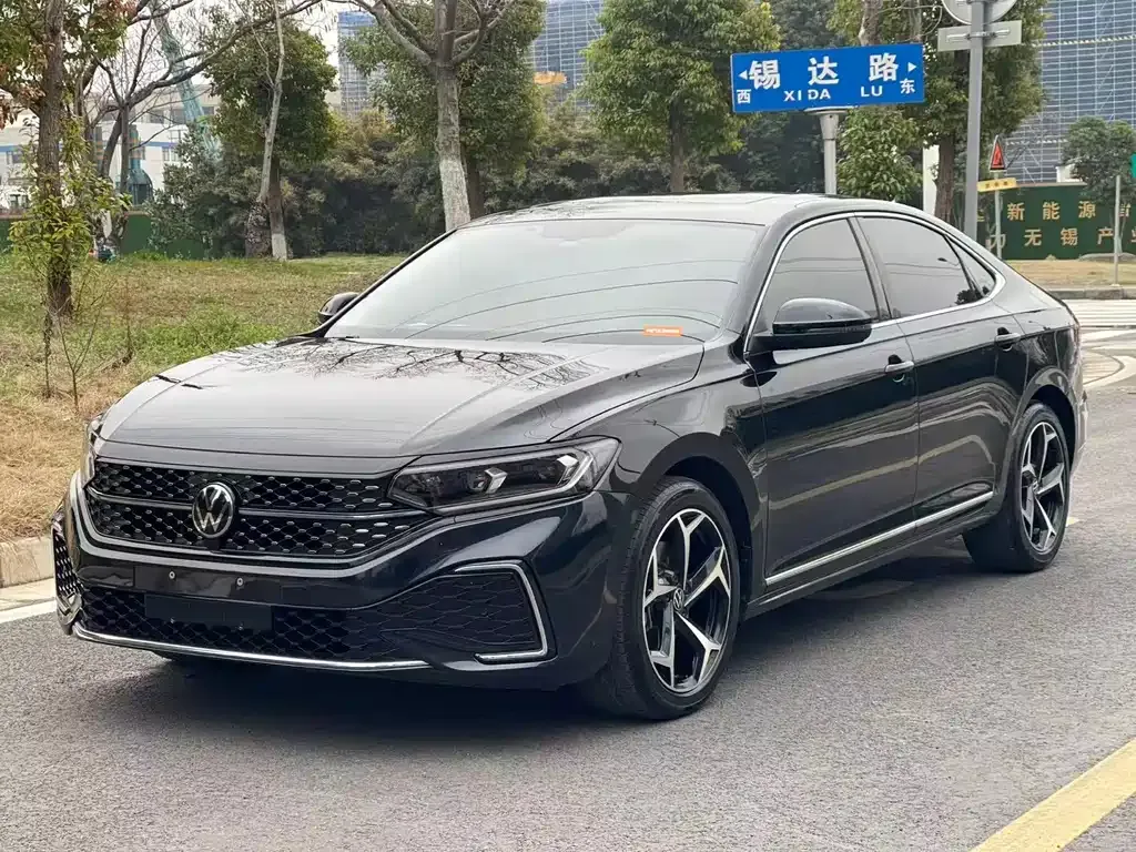 Volkswagen Passat — фото 1