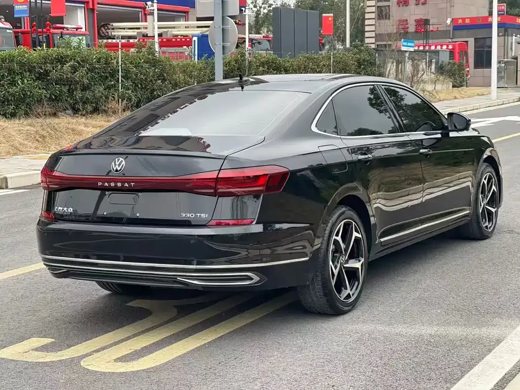 Volkswagen Passat — фото 8