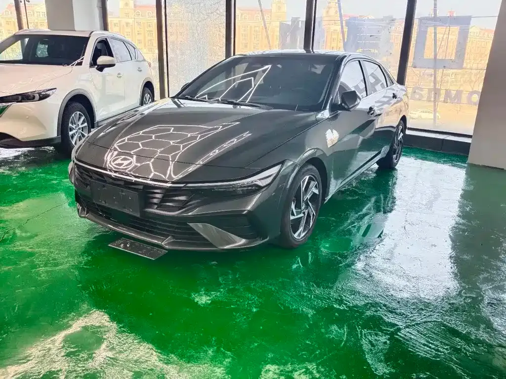 Hyundai Elantra 2023 из CN, фото 1