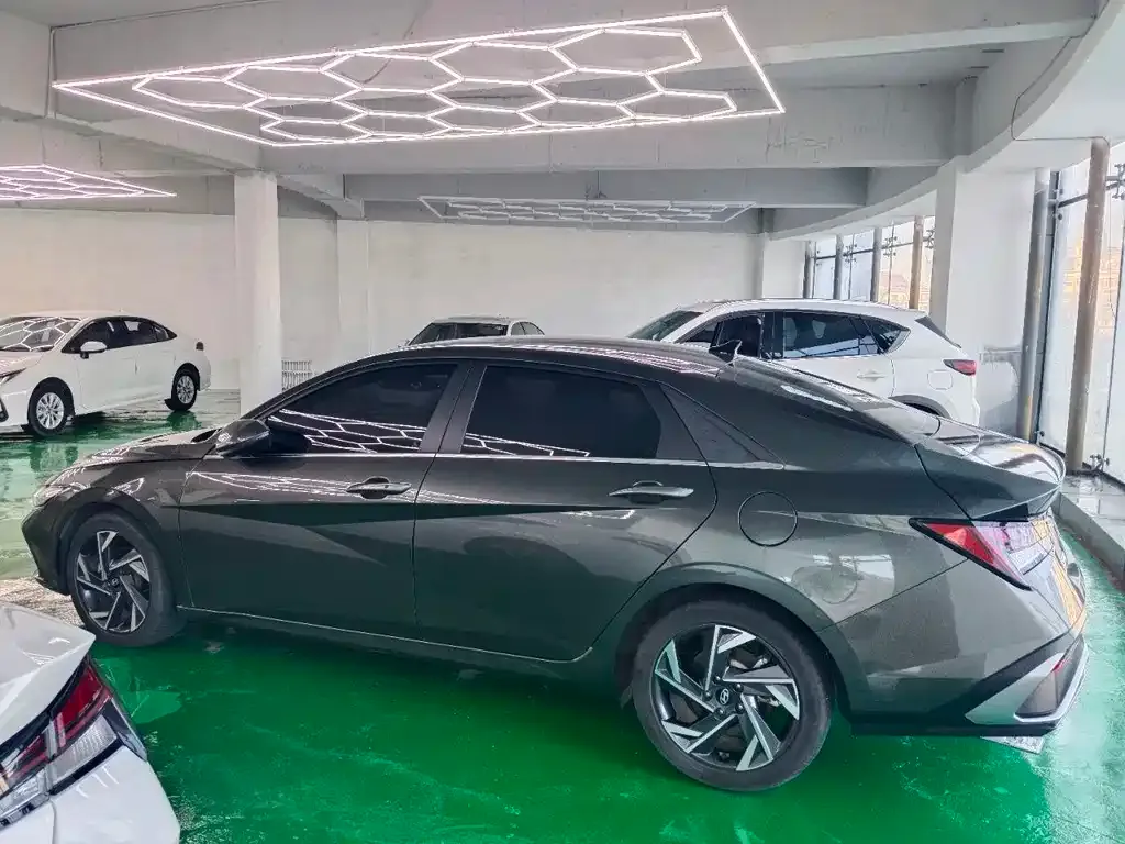 Hyundai Elantra 2023 из CN, фото 3