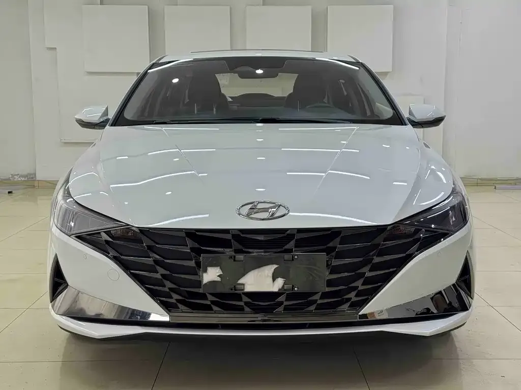 Hyundai Elantra — фото 3