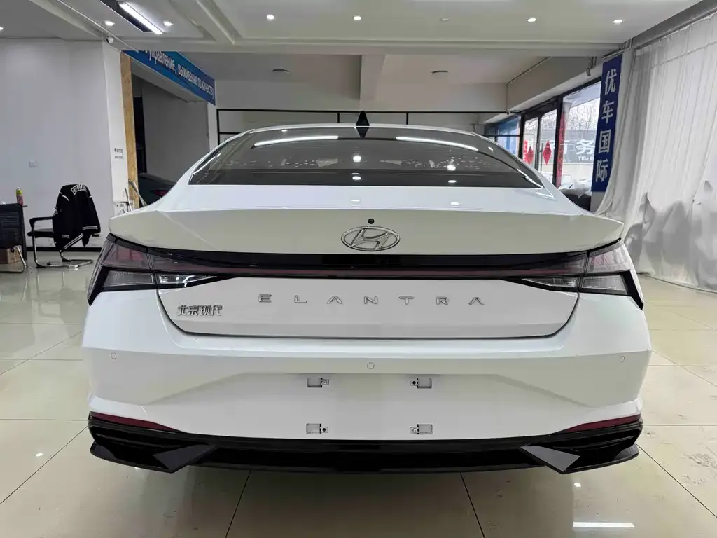 Hyundai Elantra — фото 2